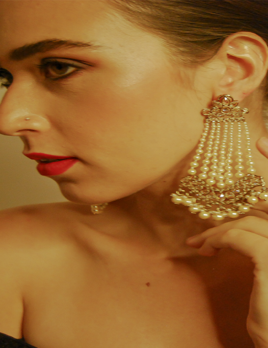 White Pearl & Stone Embellished High-End Jadau Earring online